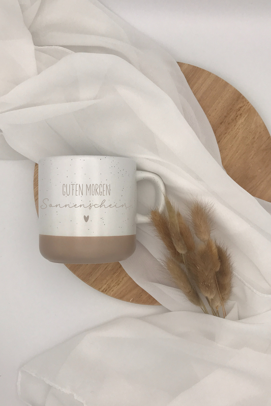 Keramiktasse mit lasergravur Guten Morgen Sonnenschein in grau und beige